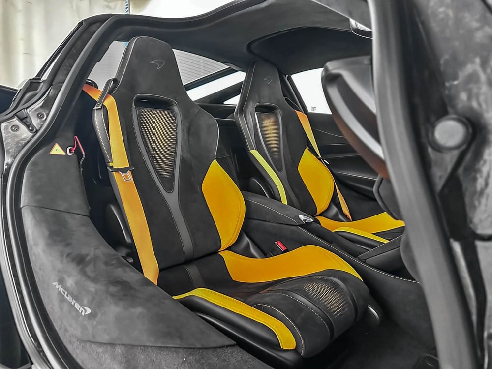 McLaren 750S Coupé nuova a Milano (12)