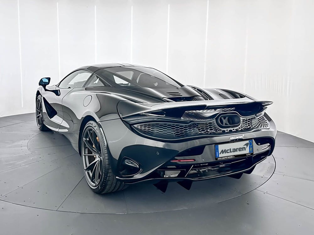 McLaren 750S Coupé nuova a Milano (4)