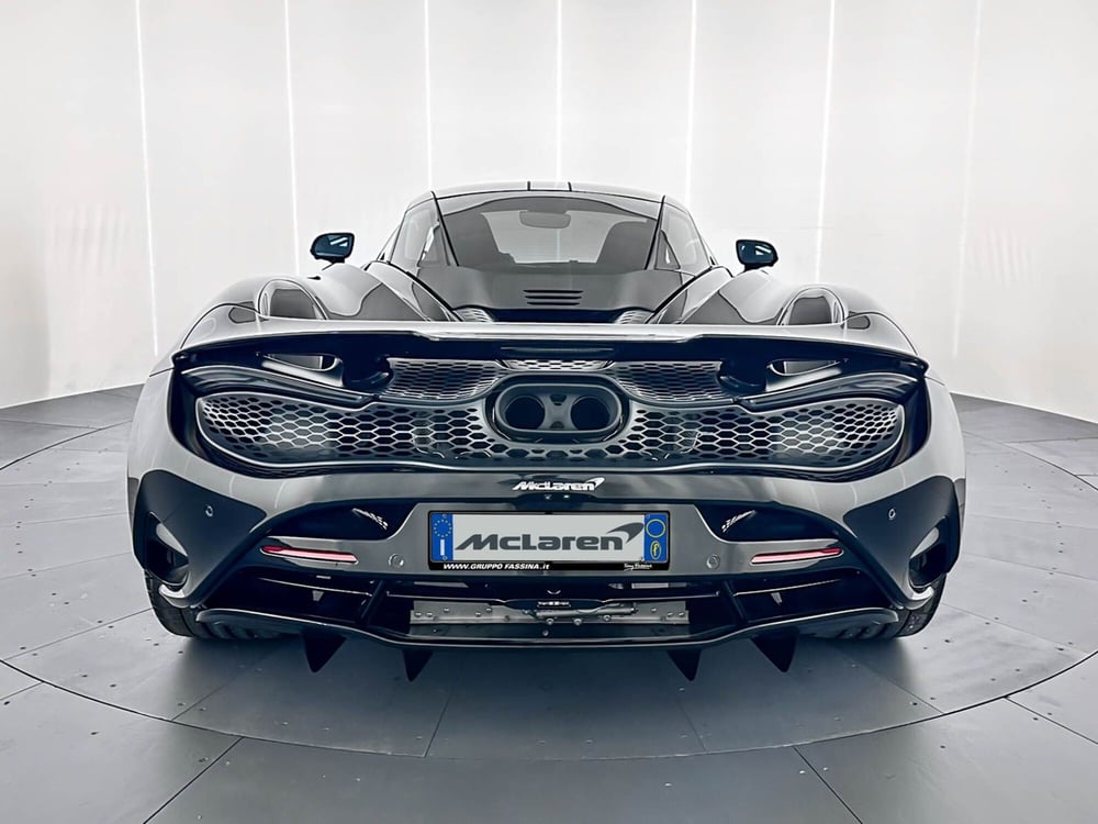 McLaren 750S Coupé nuova a Milano (5)