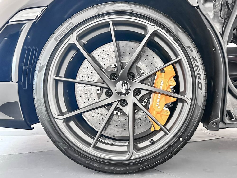 McLaren 750S Coupé nuova a Milano (7)