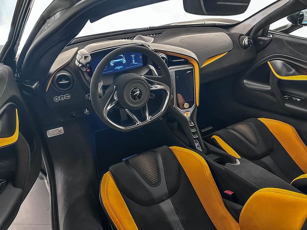 McLaren 750S Coupé nuova a Milano (9)