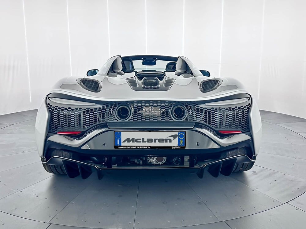 McLaren Artura Coupé nuova a Milano (6)