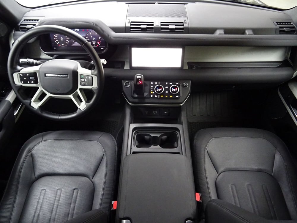 Land Rover Defender usata a Como (4)