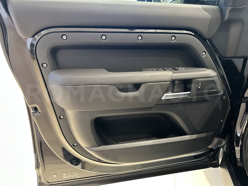 Land Rover Defender nuova a Forlì-Cesena (12)