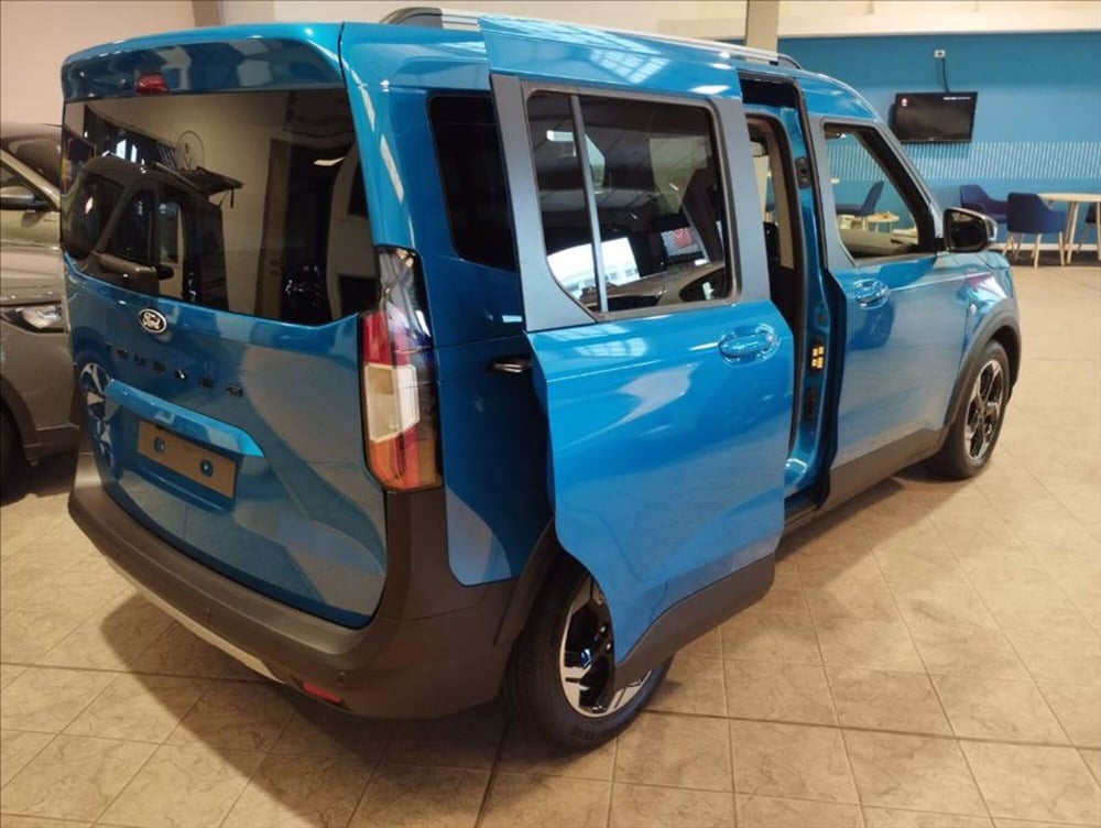 Ford Tourneo Courier nuova a Milano (4)