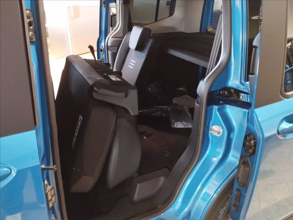 Ford Tourneo Courier nuova a Milano (9)