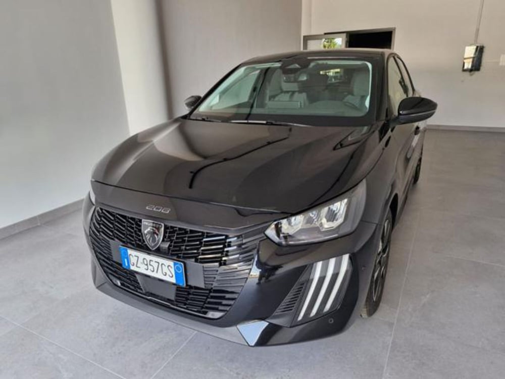 Peugeot 208 nuova a Salerno