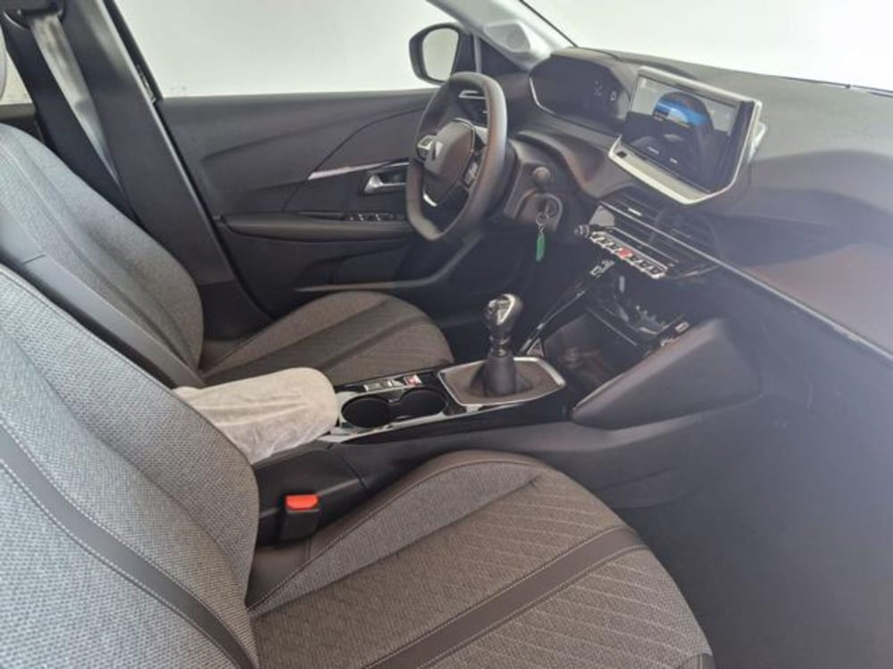 Peugeot 208 nuova a Salerno (14)