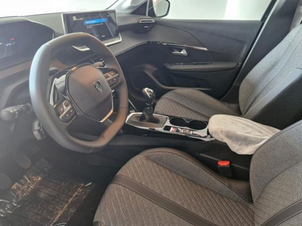 Peugeot 208 nuova a Salerno (15)