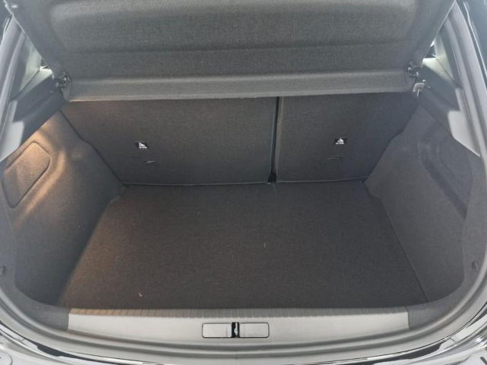 Peugeot 208 nuova a Salerno (17)