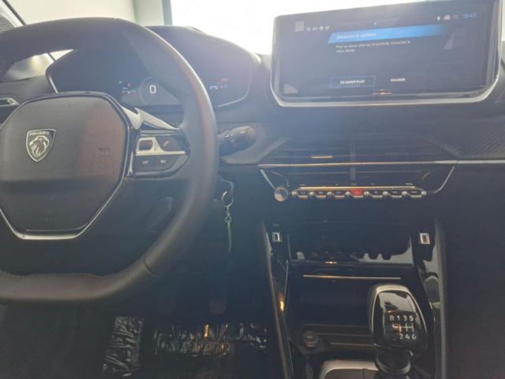 Peugeot 208 nuova a Salerno (18)