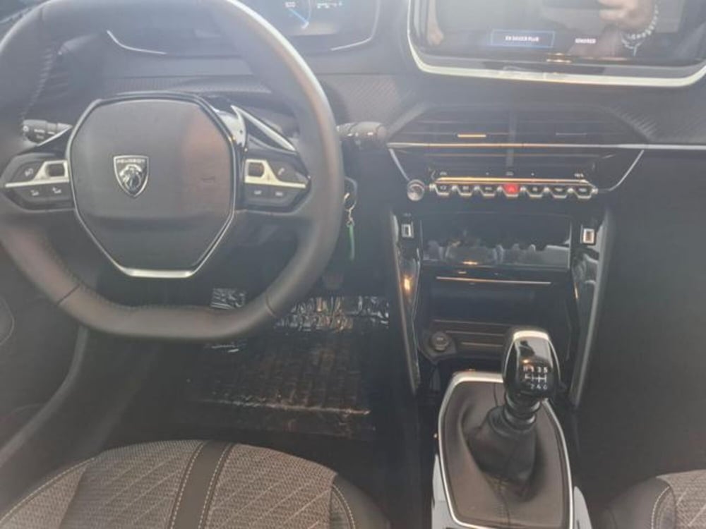 Peugeot 208 nuova a Salerno (19)
