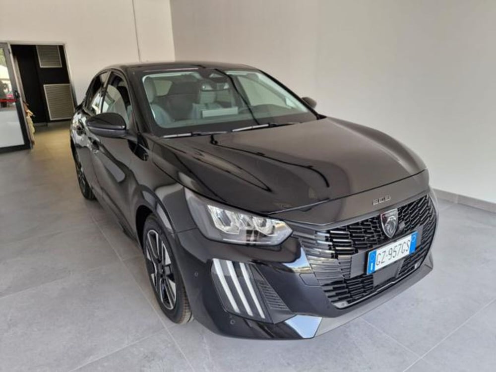 Peugeot 208 nuova a Salerno (2)