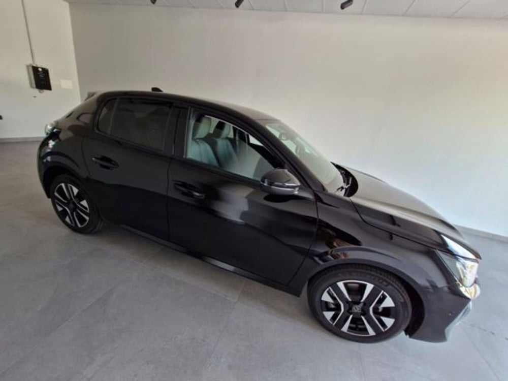 Peugeot 208 nuova a Salerno (3)