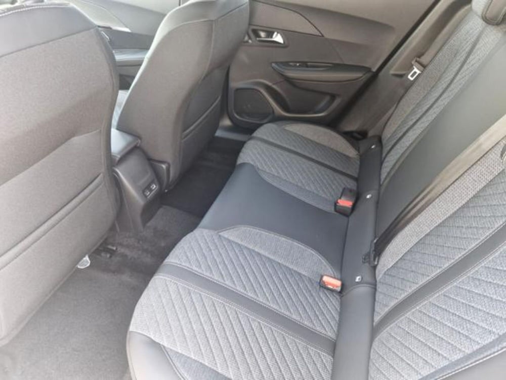 Peugeot 2008 nuova a Salerno (11)