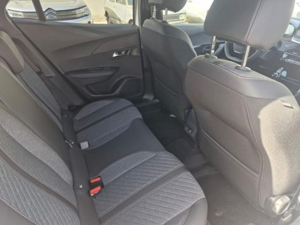 Peugeot 2008 nuova a Salerno (12)