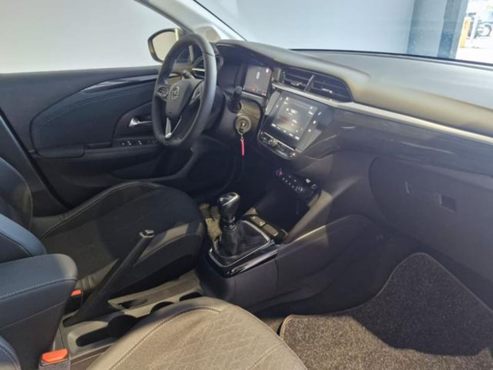 Opel Corsa nuova a Salerno (13)