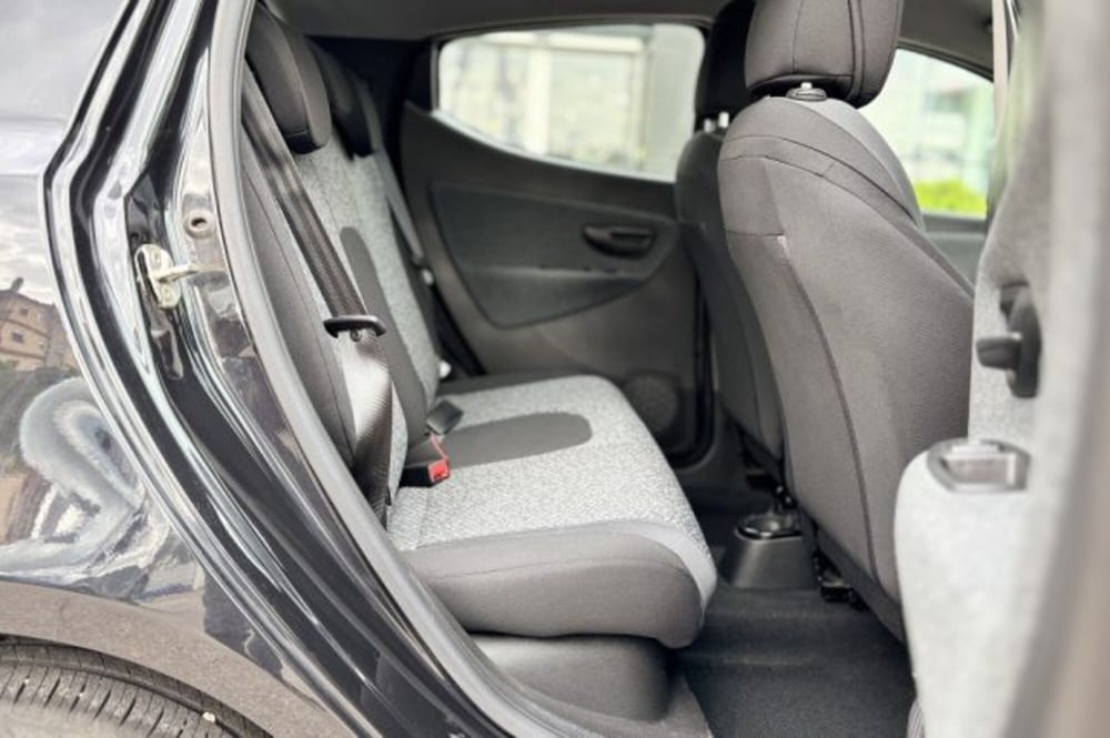 Lancia Ypsilon usata a Latina (10)