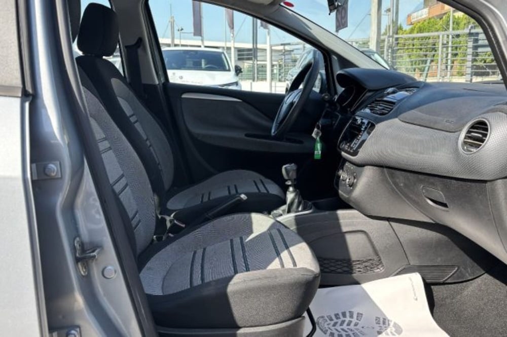 Fiat Punto Evo usata a Latina (8)