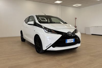 Toyota Aygo 1.0 VVT-i 69 CV 5 porte x-play del 2016 usata a Fondi