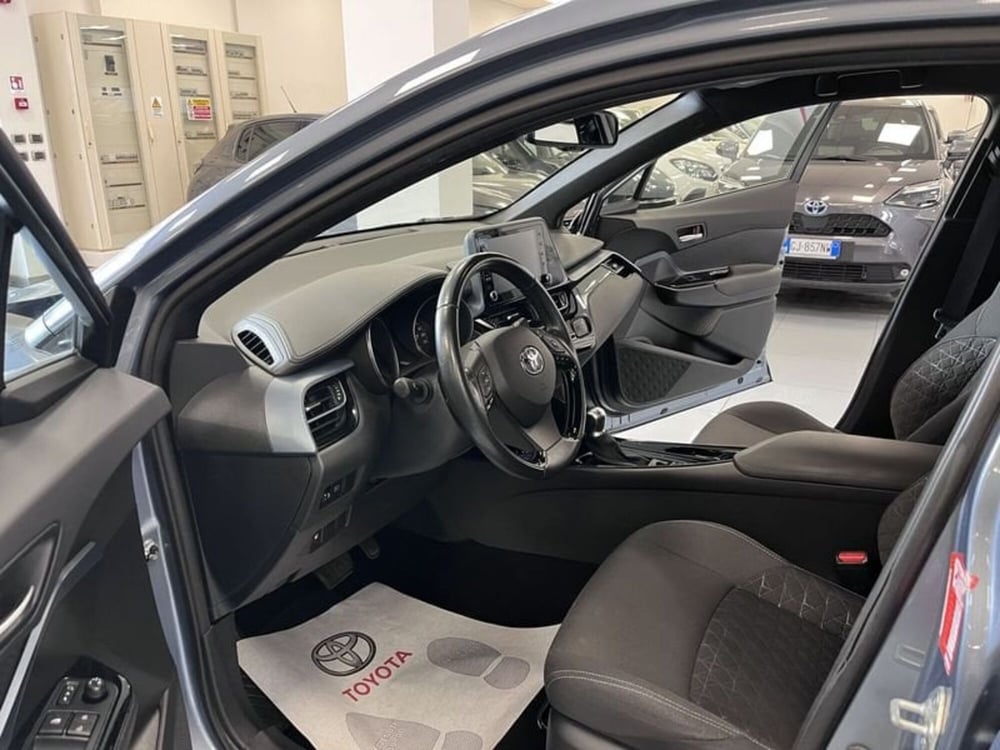 Toyota Toyota C-HR usata a Prato (7)