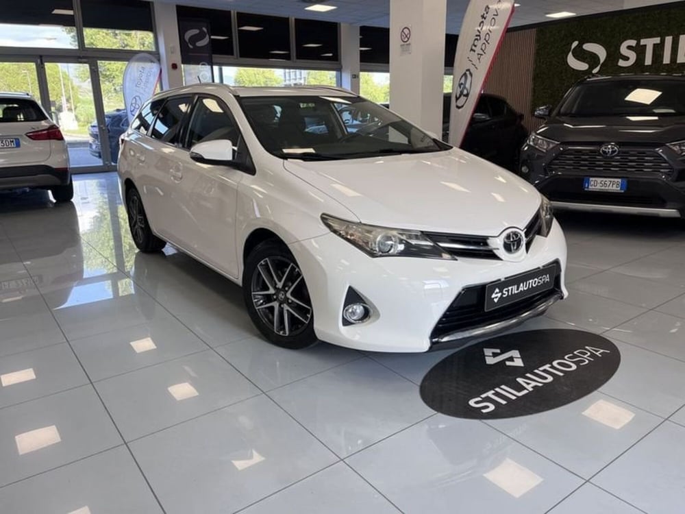 Toyota Auris Station Wagon usata a Prato (3)