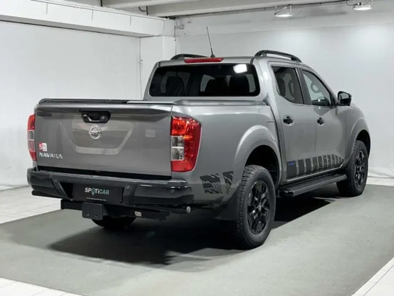 Nissan Navara usata a Sondrio