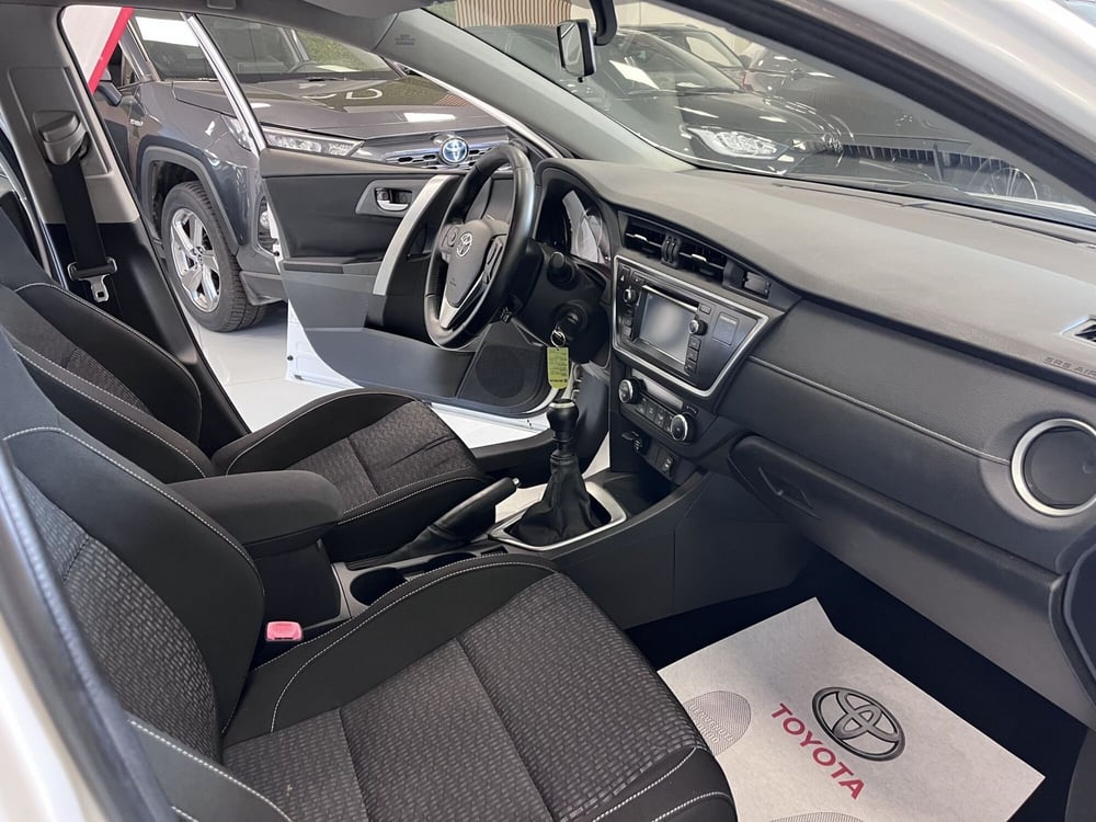 Toyota Auris Station Wagon usata a Prato (9)