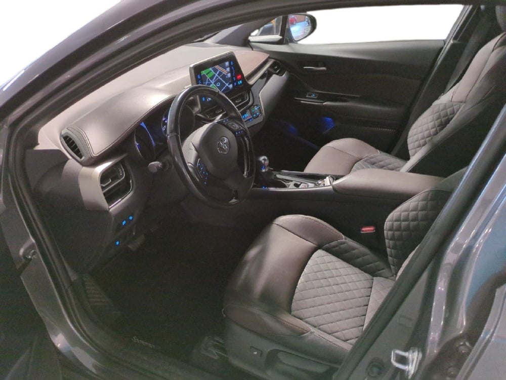 Toyota Toyota C-HR usata a Milano (12)