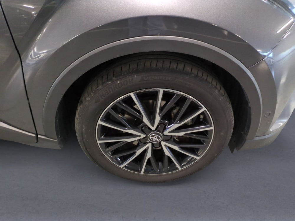 Toyota Toyota C-HR usata a Milano (9)