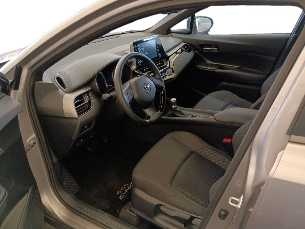 Toyota Toyota C-HR usata a Milano (16)