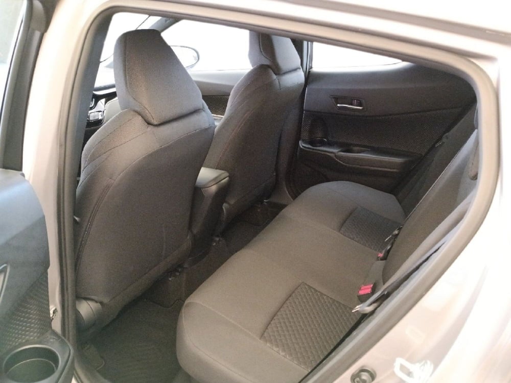 Toyota Toyota C-HR usata a Milano (17)