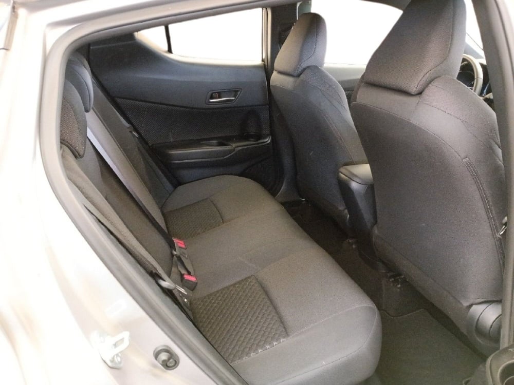 Toyota Toyota C-HR usata a Milano (8)