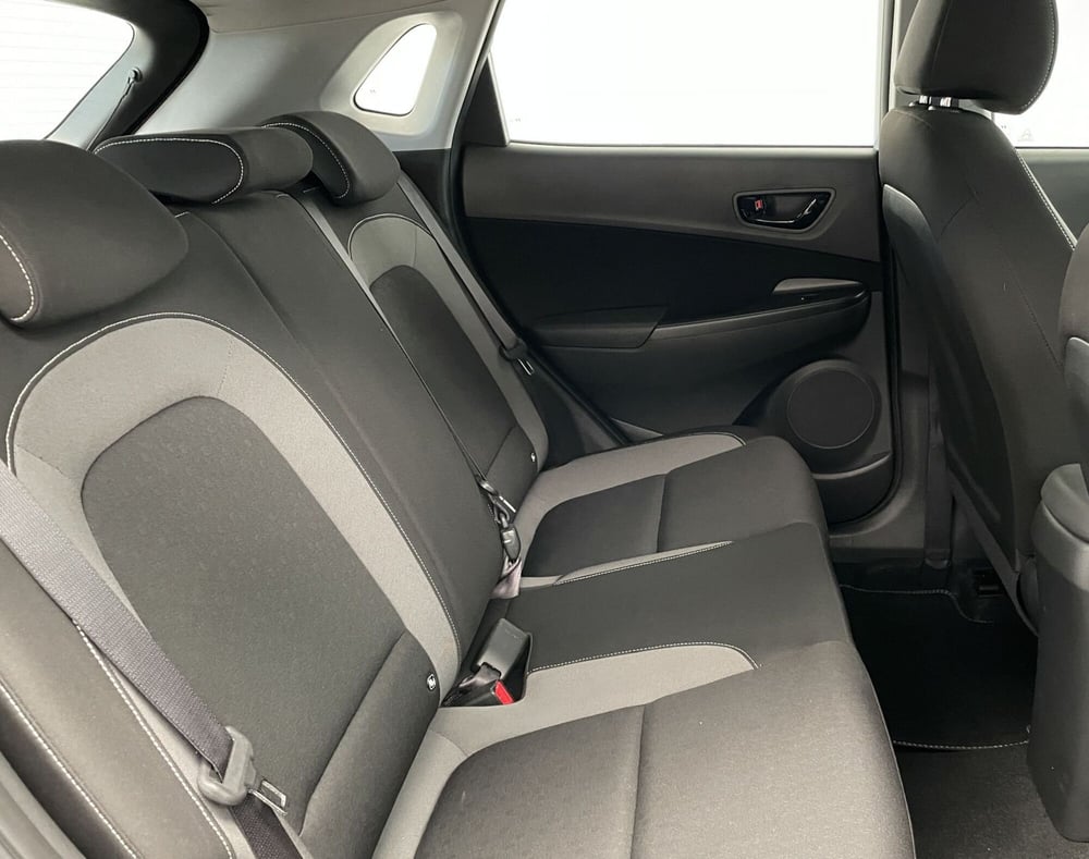 Hyundai Kona usata a Novara (9)