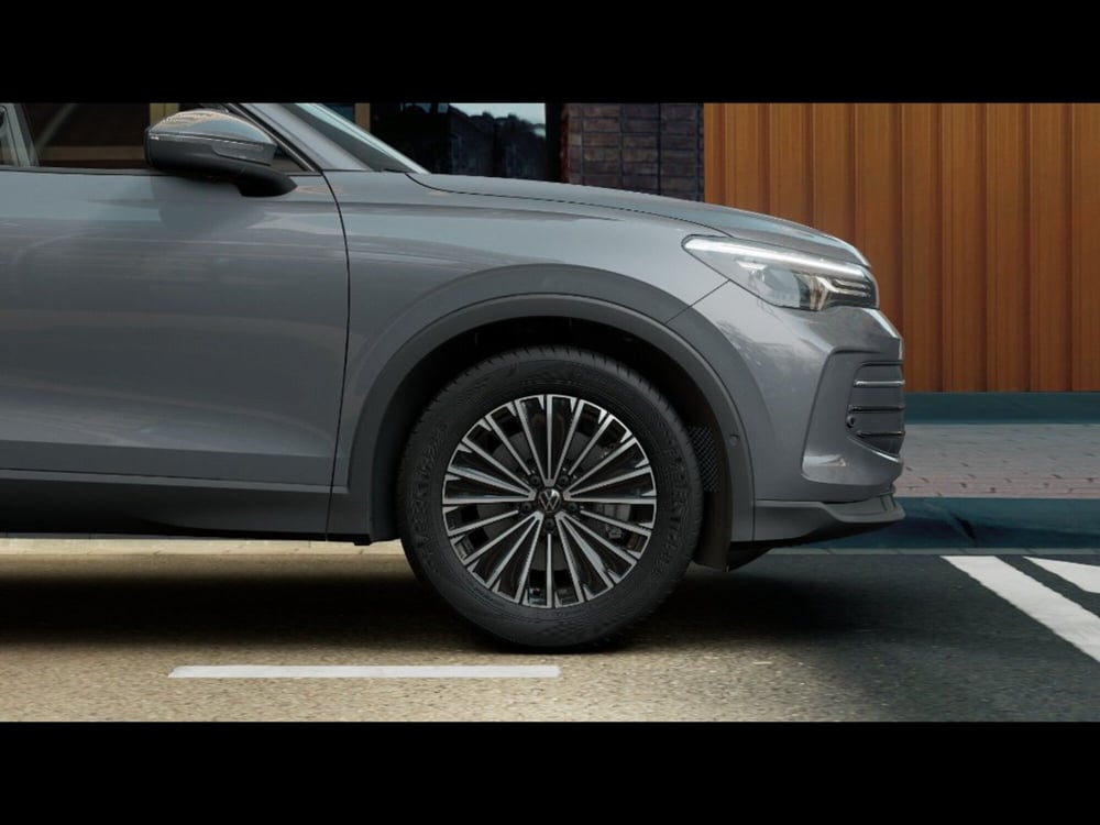 Volkswagen Tiguan nuova a Livorno (10)