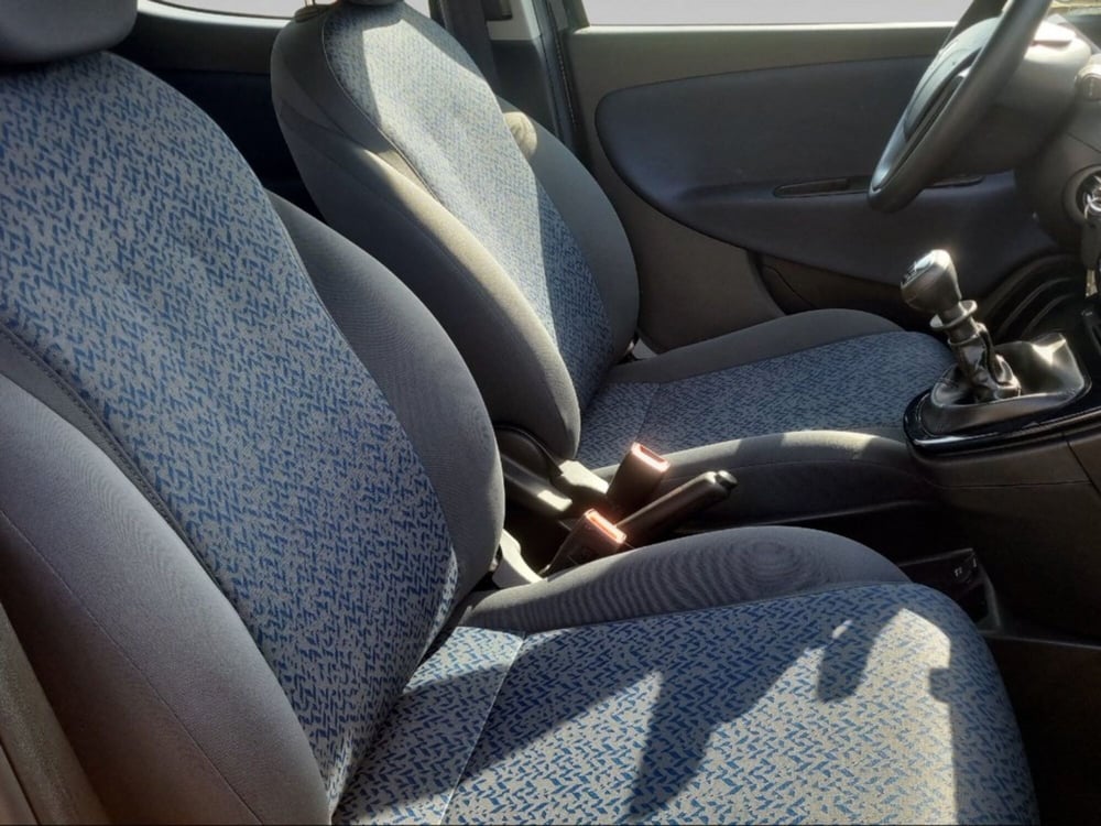 Lancia Ypsilon usata a Pisa (12)