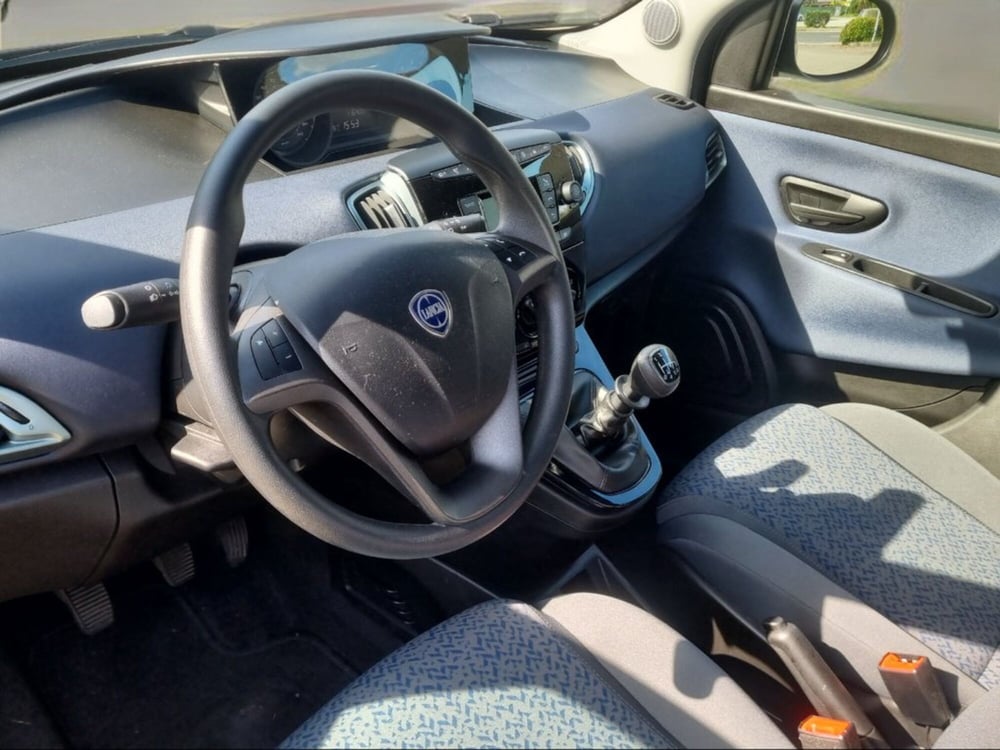 Lancia Ypsilon usata a Pisa (13)