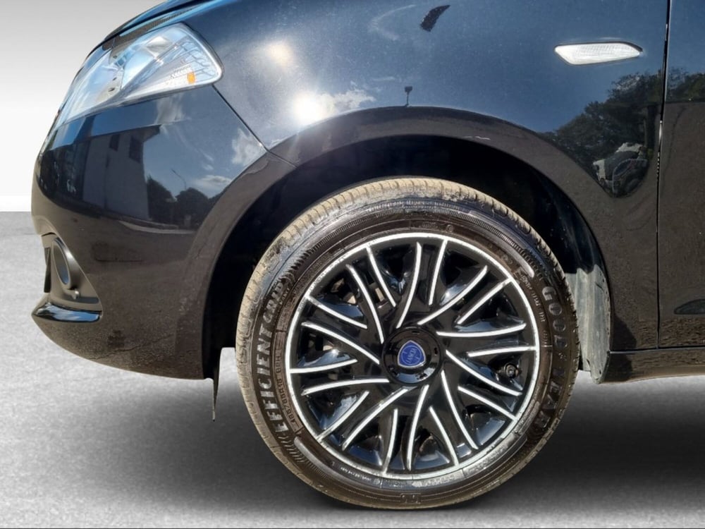 Lancia Ypsilon usata a Pisa (15)