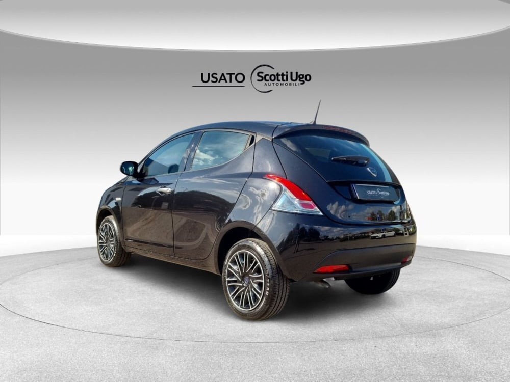 Lancia Ypsilon usata a Pisa (4)