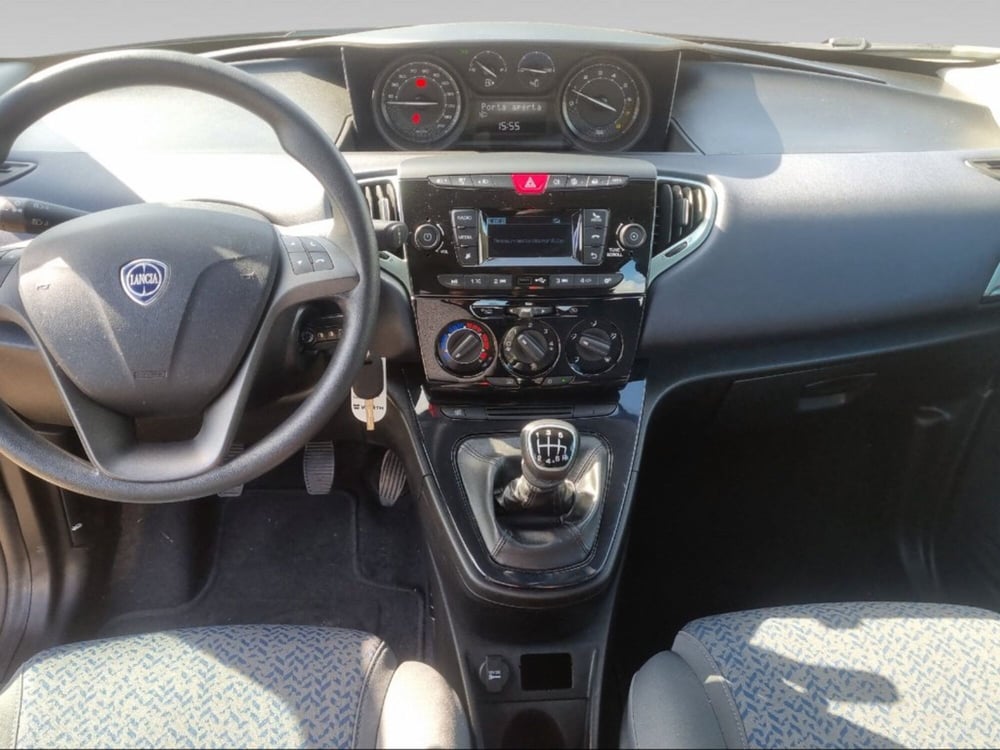 Lancia Ypsilon usata a Pisa (9)