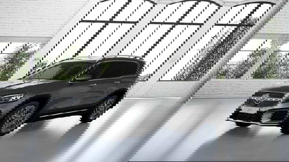 Mercedes-Benz GLB nuova a Pescara (2)