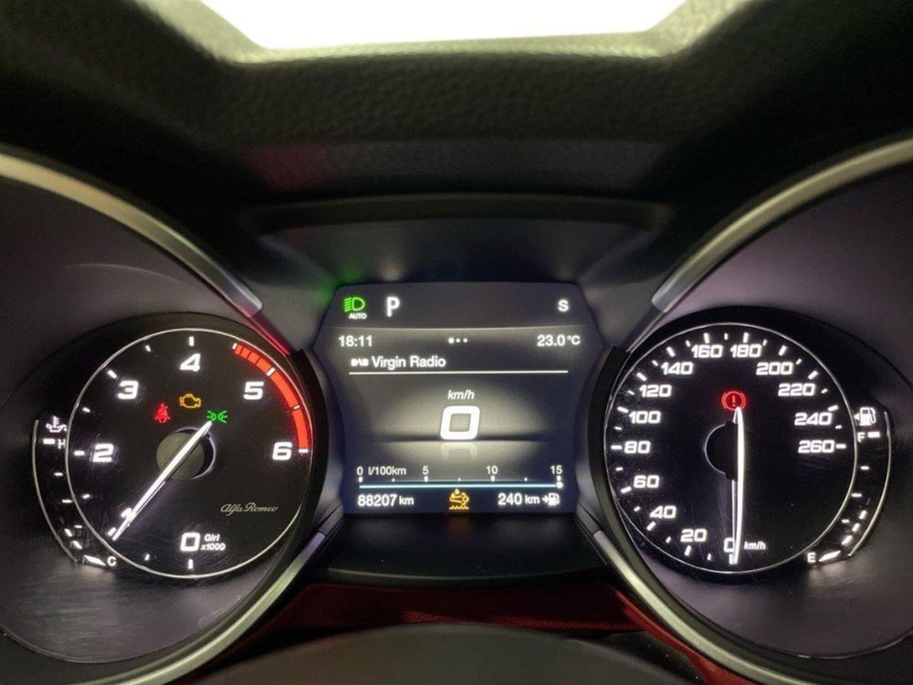Alfa Romeo Stelvio usata a Macerata (9)