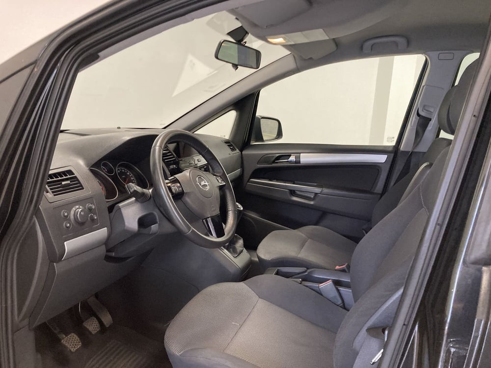 Opel Zafira usata a Torino (11)