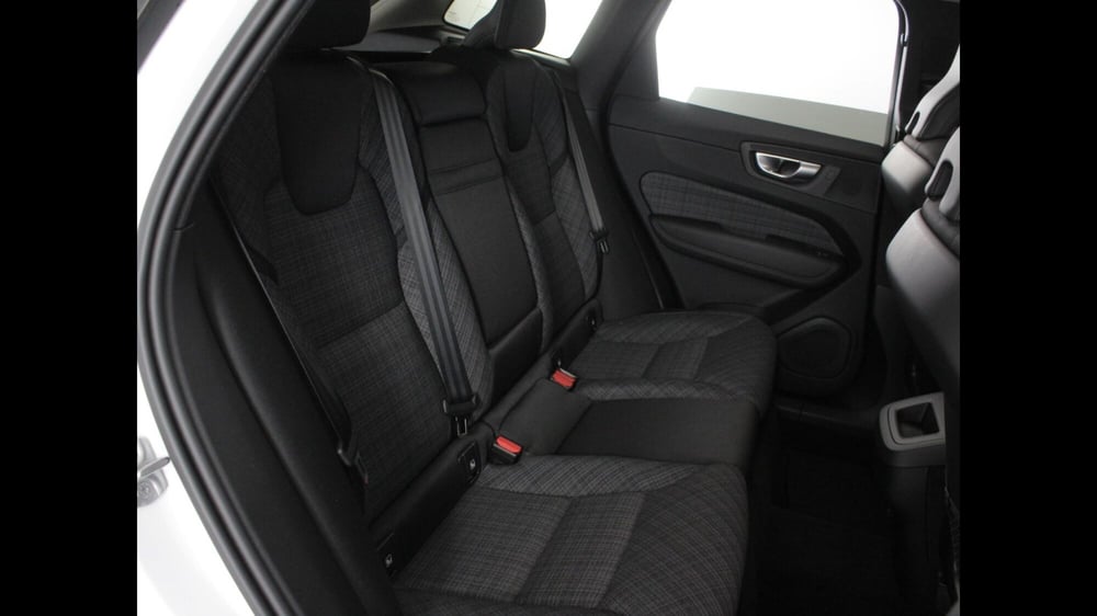 Volvo XC60 nuova a Palermo (4)