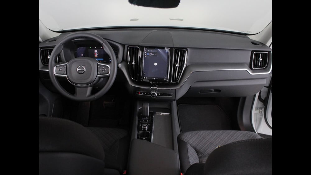 Volvo XC60 nuova a Palermo (5)