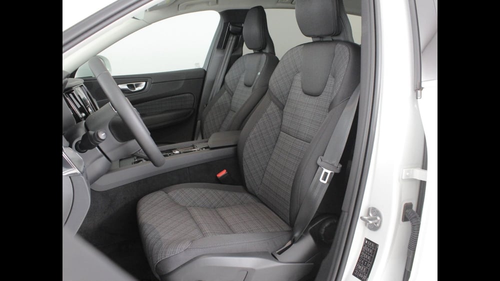 Volvo XC60 nuova a Palermo (8)