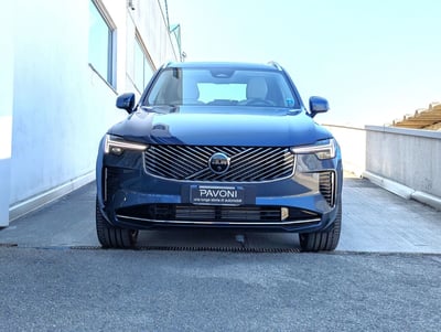 Volvo XC90 T8 Recharge AWD Plug-in Hybrid aut. 7 posti Plus Bright del 2025 usata a Pescara