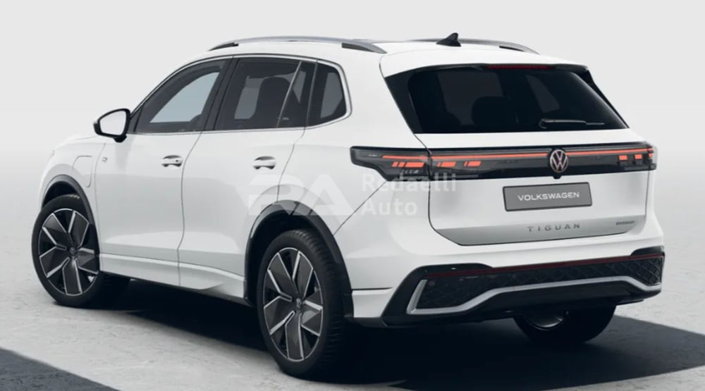 Volkswagen Tiguan nuova a Lecco (3)