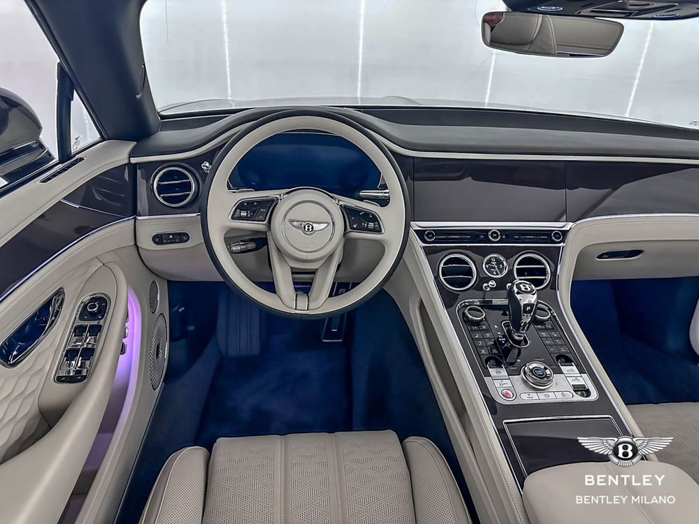 Bentley Continental GTC nuova a Milano (12)