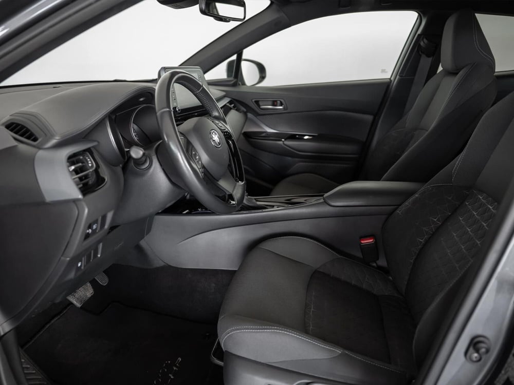 Toyota Toyota C-HR usata a Foggia (12)
